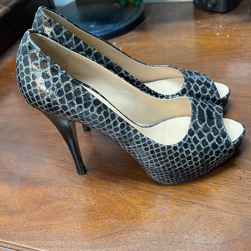 Women’s Giuseppe Zanotti Black Reptile Print Peep Toe Platform Heels Size 36